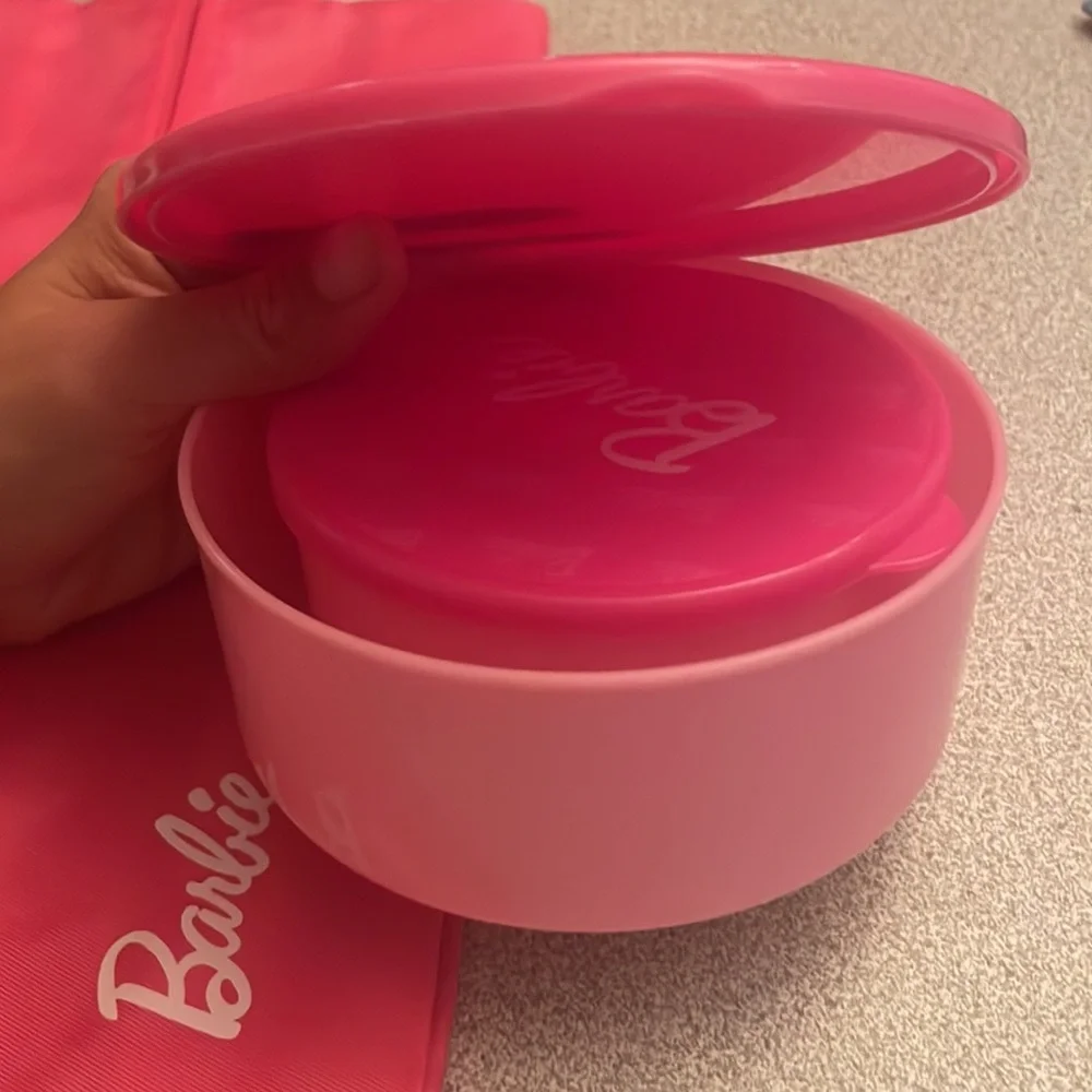 Barbie Storage - Picture 2 of 3